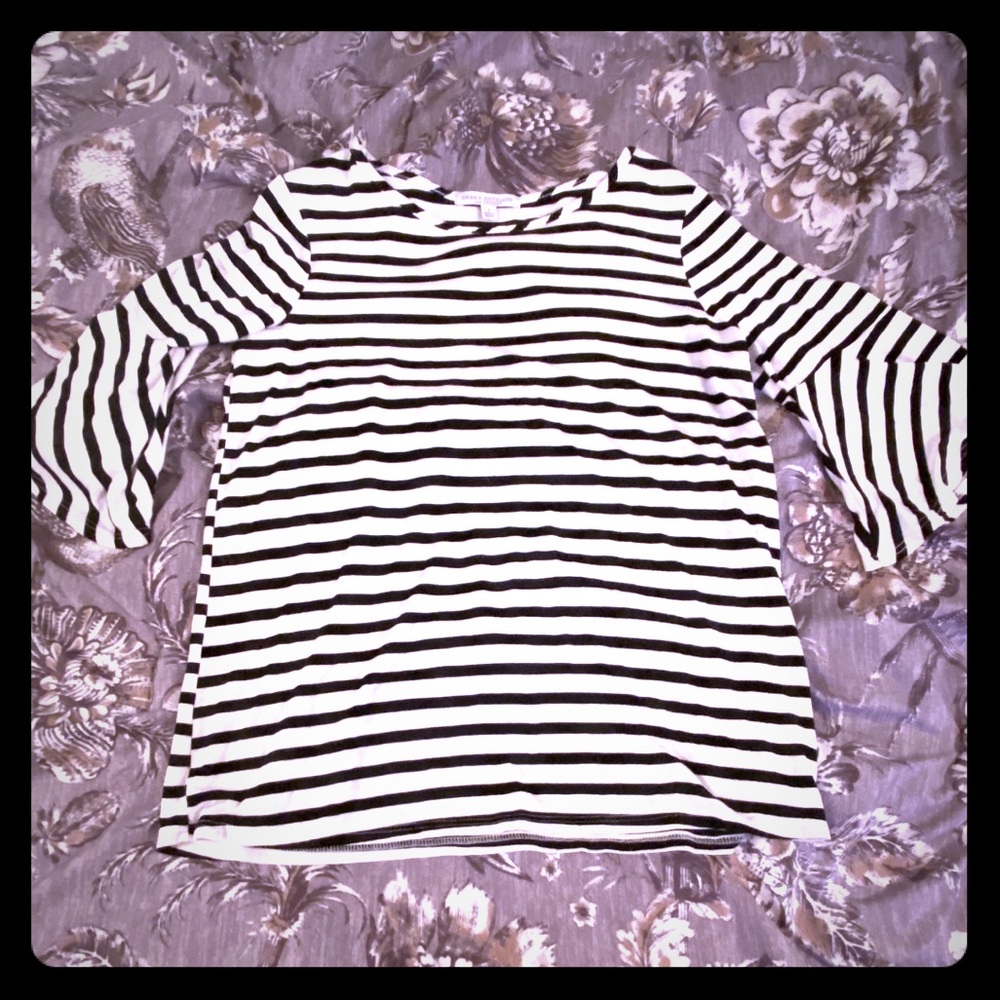 Women’s Small semi flowy 3/4 length sleeve